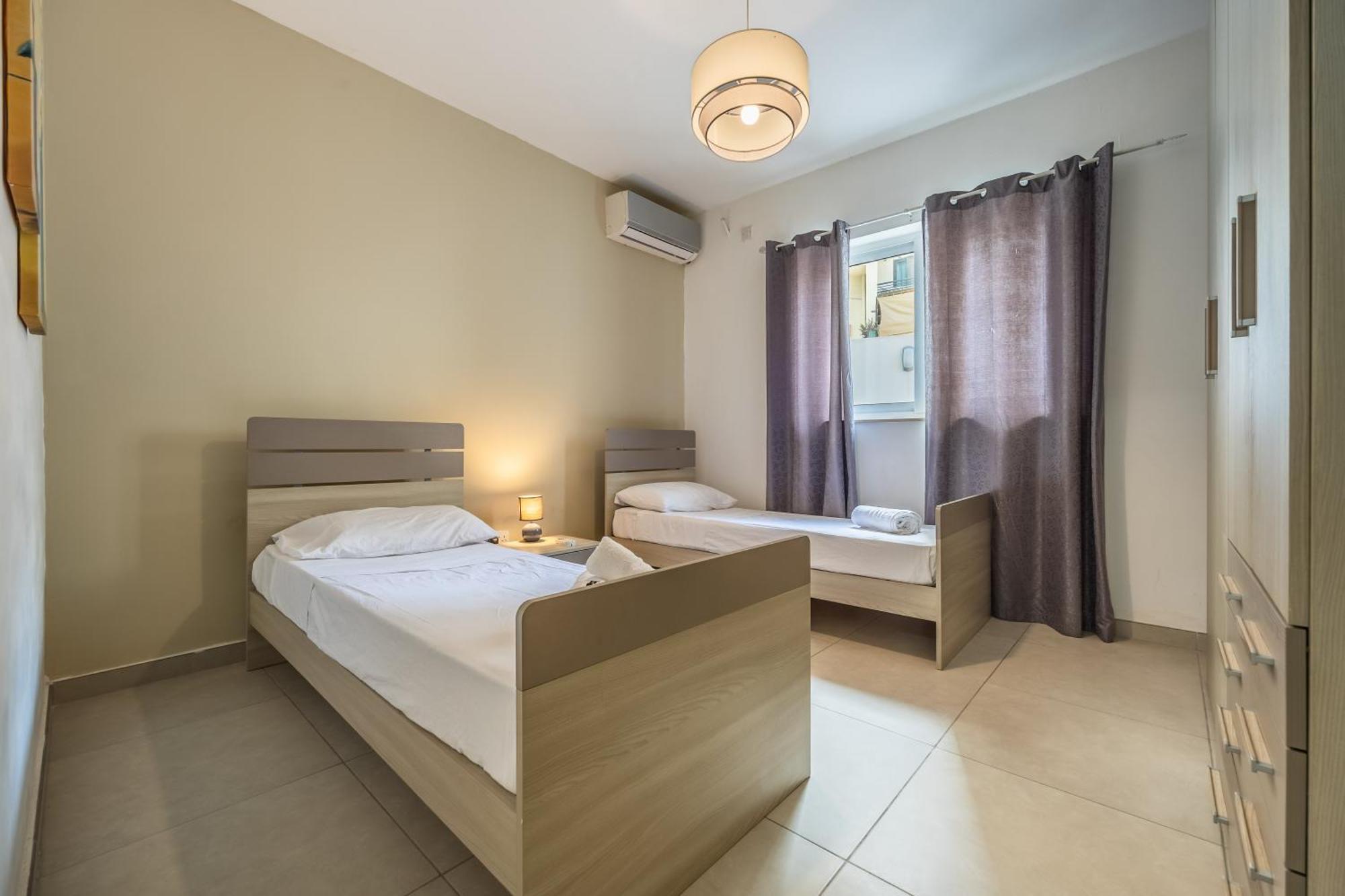 Superb 3Br Apt Close To Seafront Gzira Pokoj fotografie